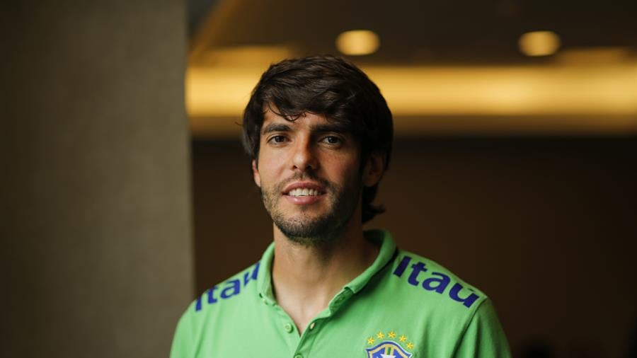 Kaká publica foto con su nueva esposa y los fans le piden que “no sea perfecto” para que no lo dejen