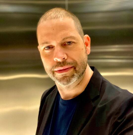 José Luis Altamirano B, pianista.