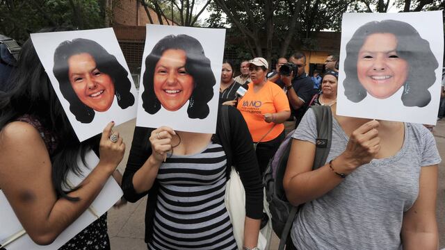 Activistas repudian el asesinato de Berta Cáceres, ambientalista indígena de Honduras.