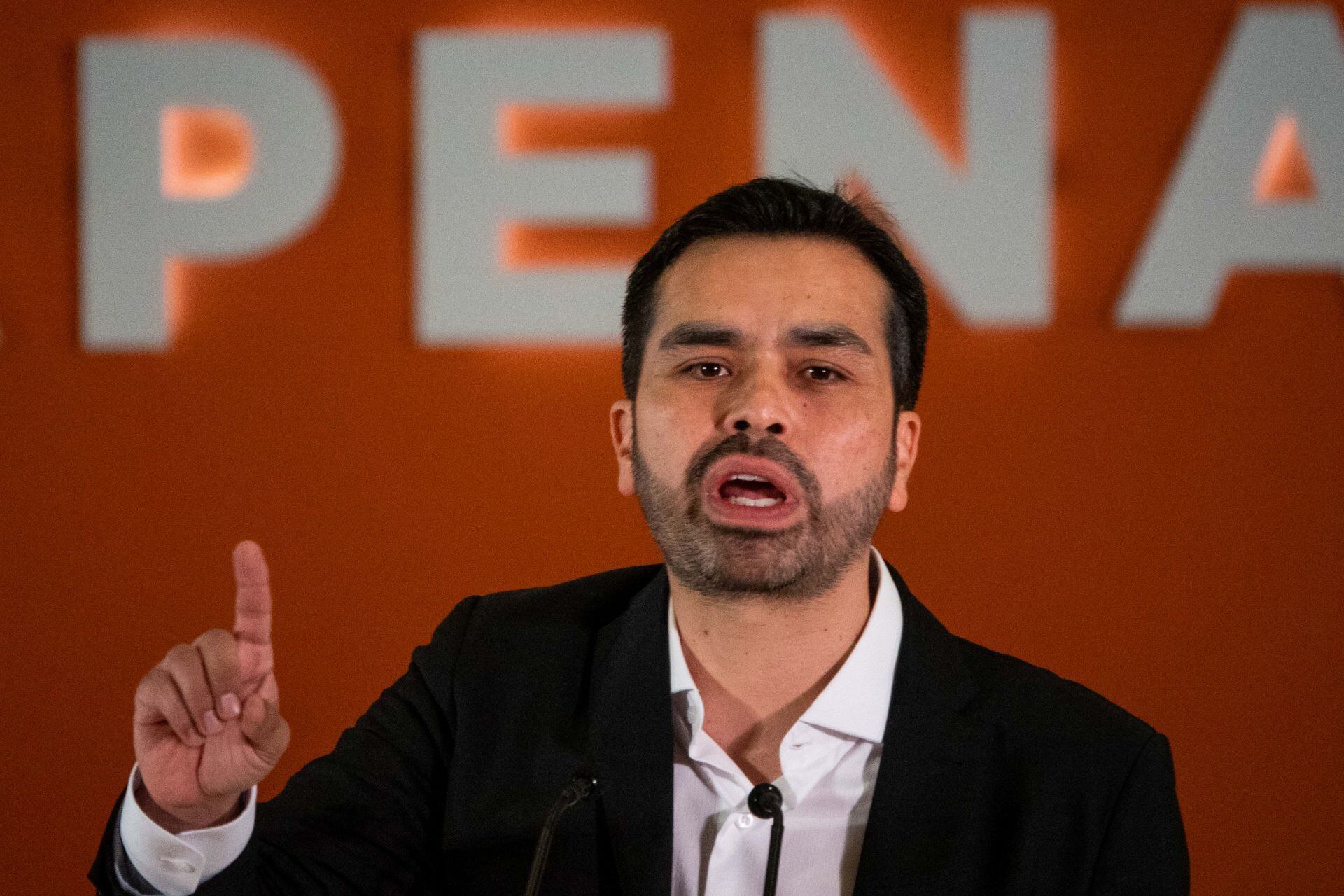 Jorge Álvarez Máynez se lanza contra Manlio Fabio Beltrones
