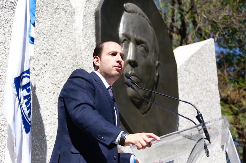 El líder del PAN, Marko Cortés, denunciará al gobierno de AMLO ante el Parlamento Europeo por autoritarismo.