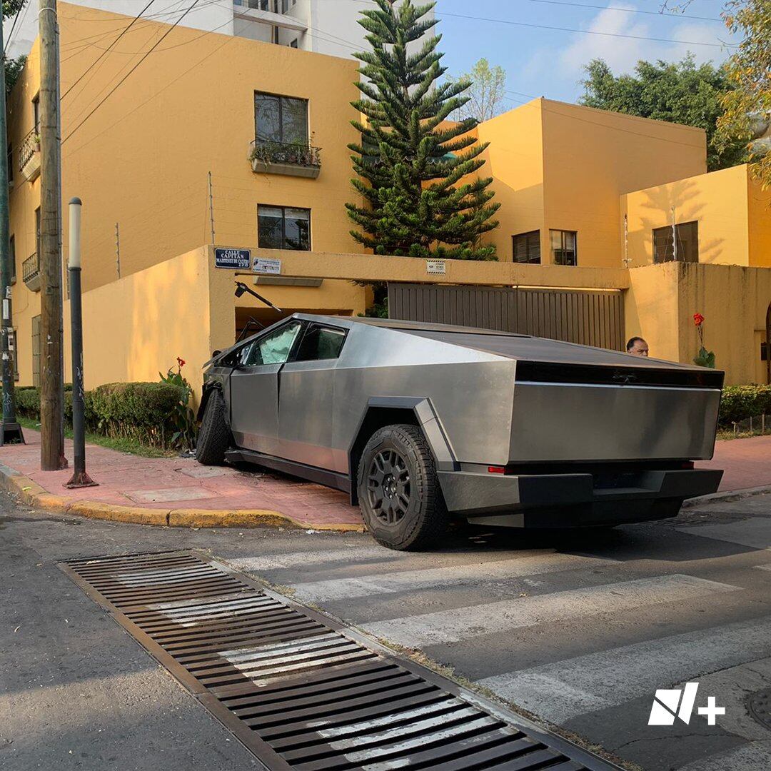 Una camioneta Cybertruck de Tesla chocó contra una casa en la CDMX