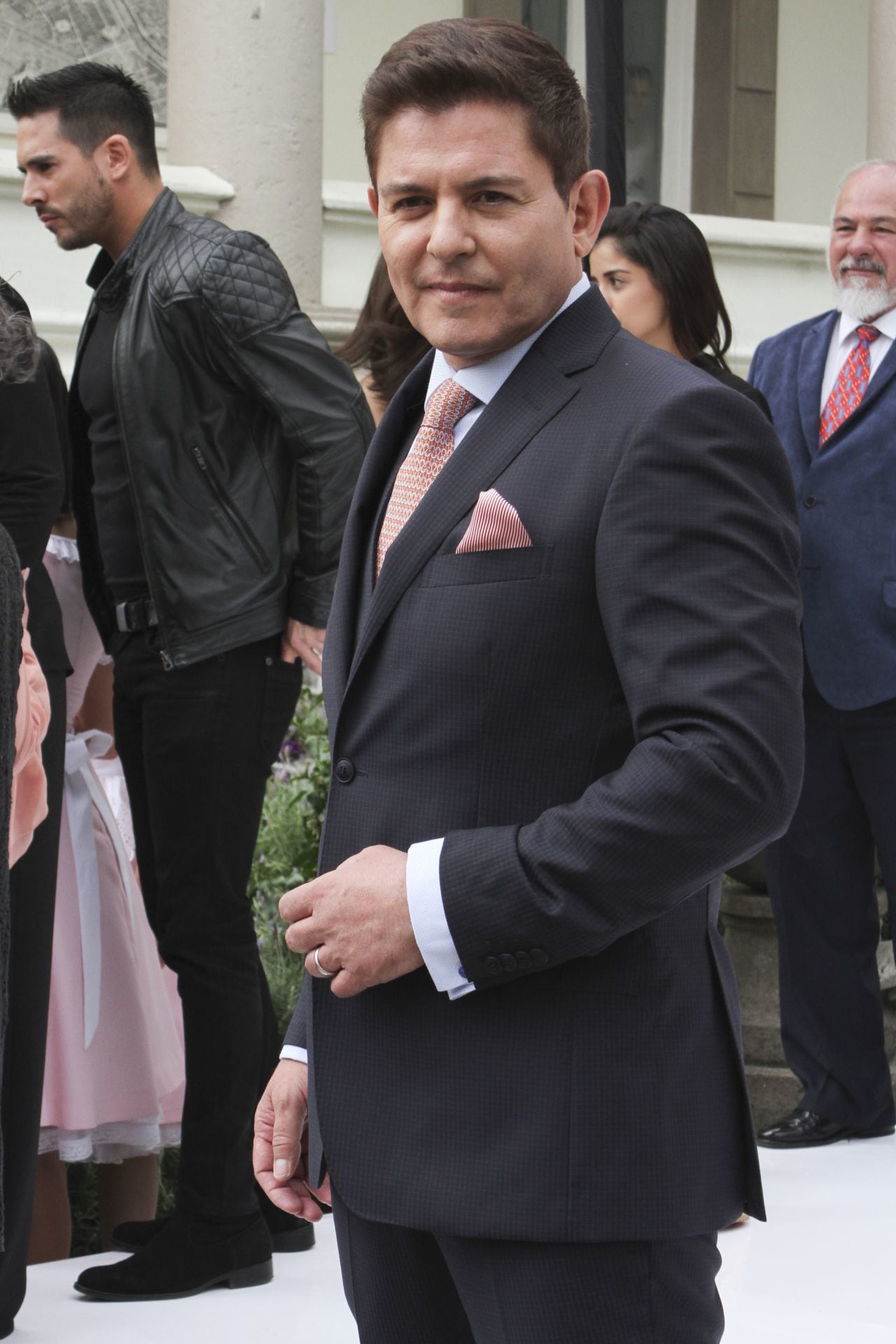 Ernesto Laguardia, conductor.