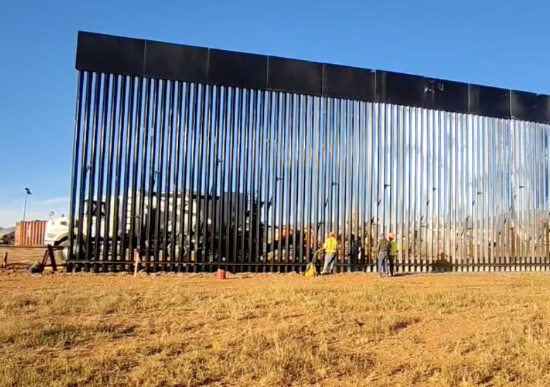 Estados Unidos amplía el muro fronterizo en Sonora