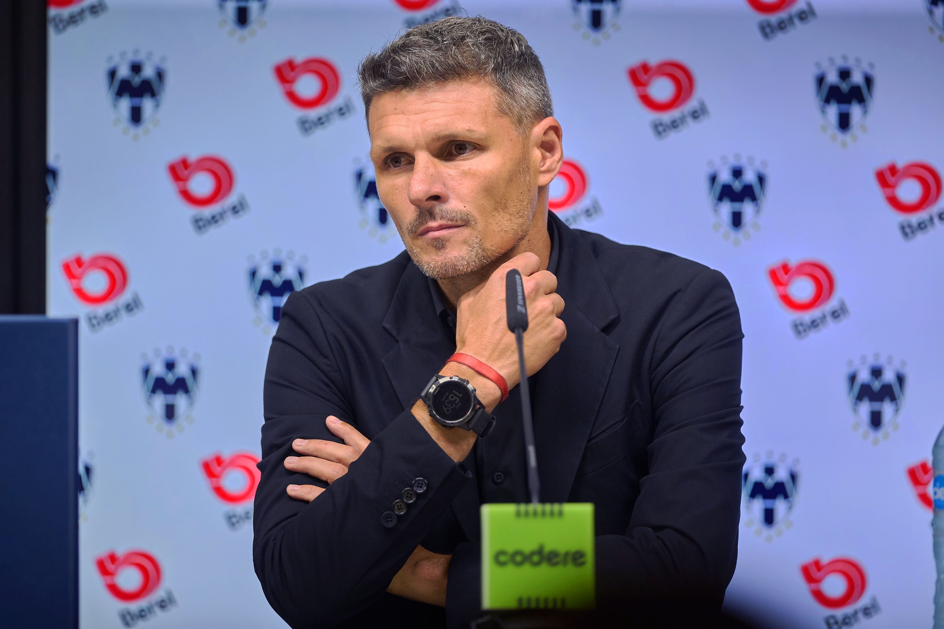 Fernando Ortiz en su presentación con Rayados de Monterrey.