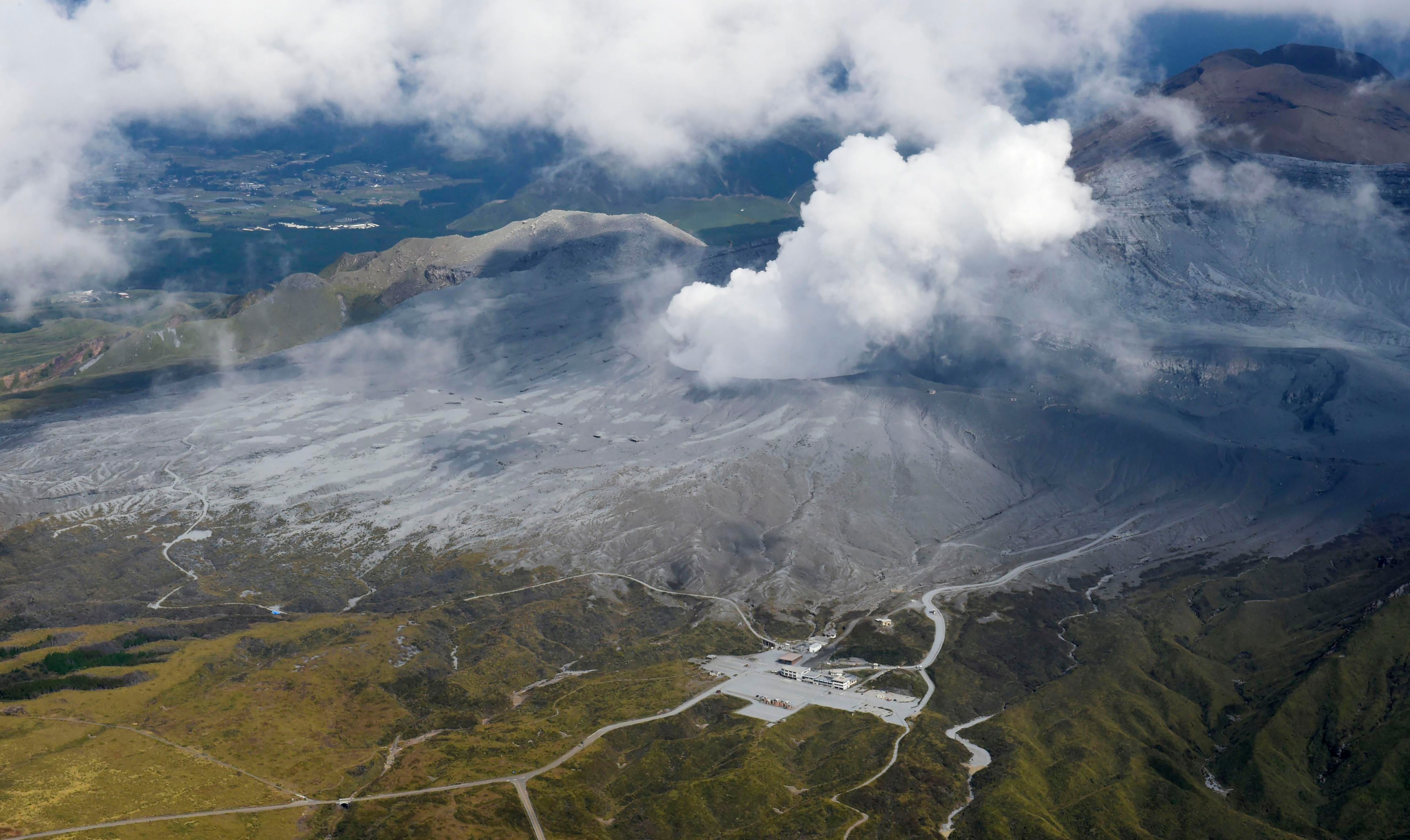 Erupción del volcán Aso en Japón