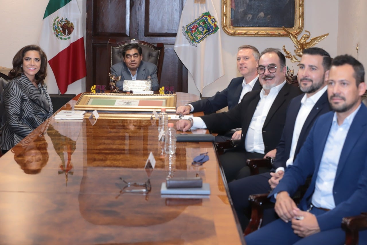 Volkswagen presenta a Miguel Barbosa proyectos de inversión en Puebla