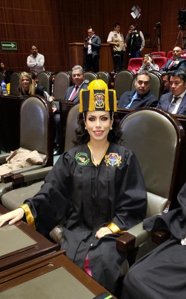 Yrma Lydya recibe doctorado Honoris Causa.