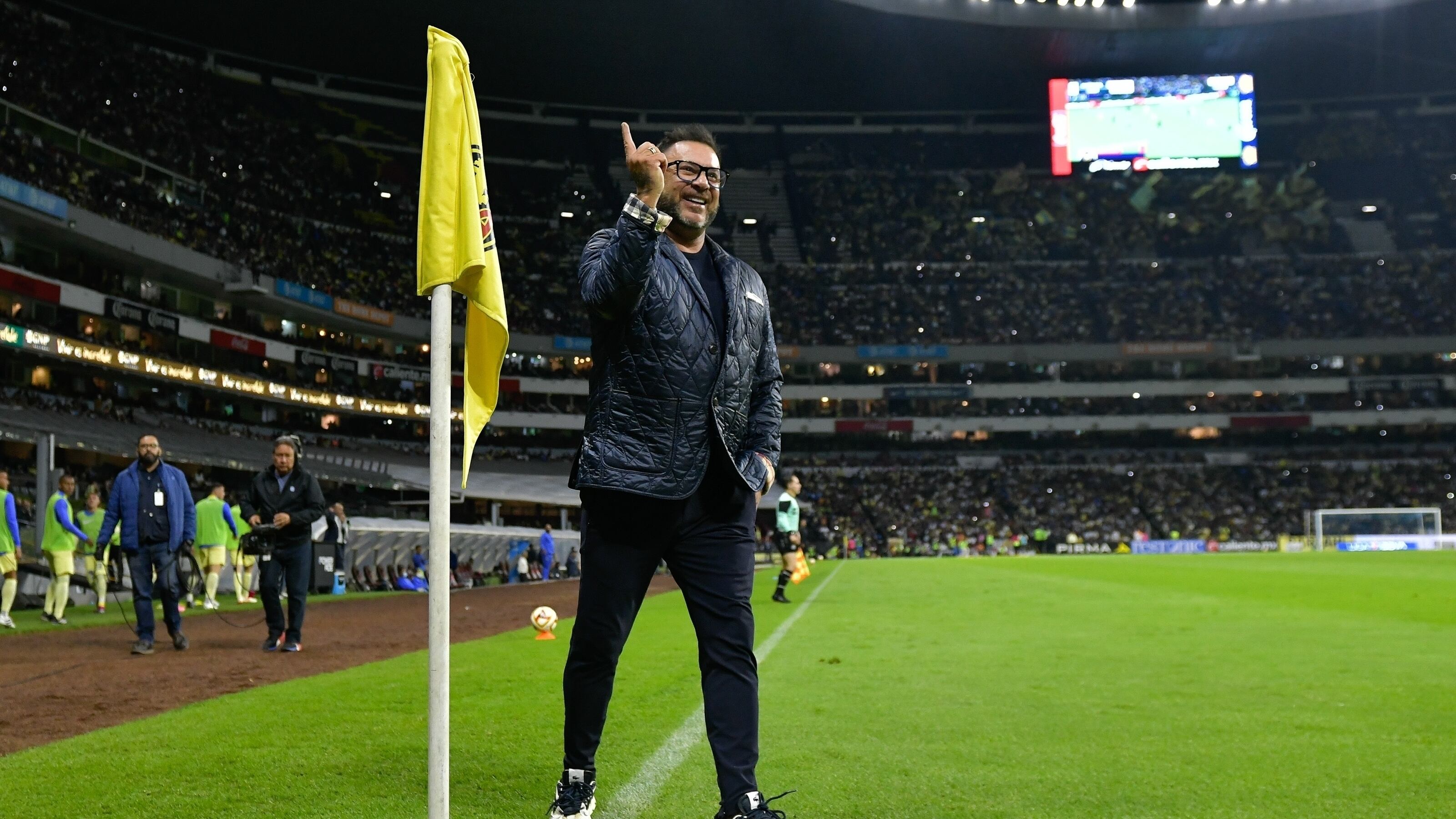 Antonio Mohamed se fue abucheado del Estadio Azteca.