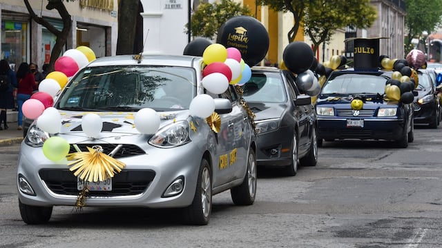 Las caravanas de graduación se han convertido en la mejor opción para las escuelas par celebrar el fin de cursos