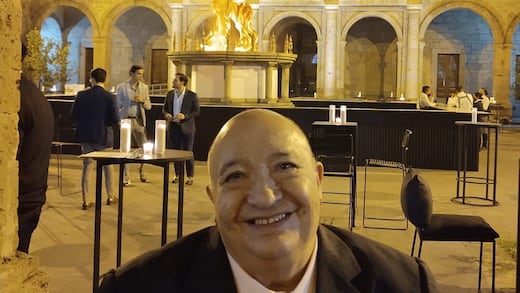 Luis de Alba y otros 6 comediantes apostaron miles de pesos; gana quien se muera al último