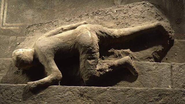 La erupción del Vesubio mató a los habitantes de Pompeya instantáneamente.
