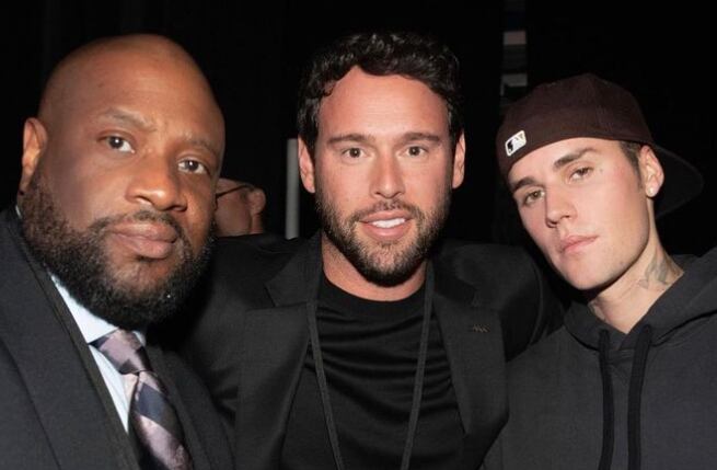 Scooter Braun junto a Justin Bieber