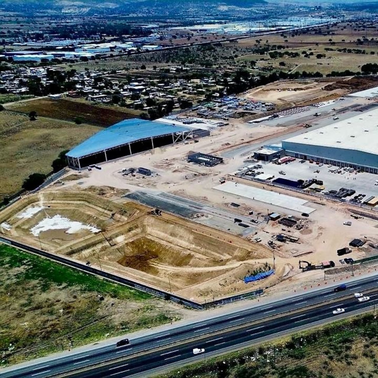 Walmart inaugura megacentro de distribución en Tepotzotlán