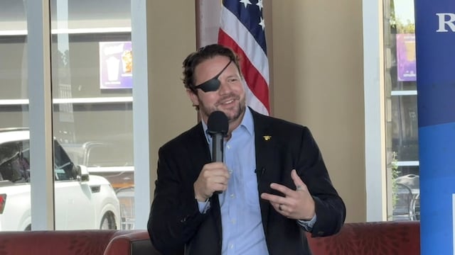 ¿Quién es Dan Crenshaw?