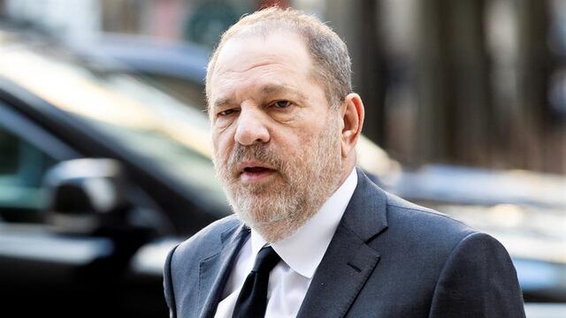 Cantan "Un violador en tu camino” a Harvey Weinstein durante su juicio
