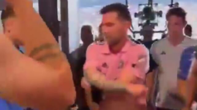 Messi le da playera a Rotondi