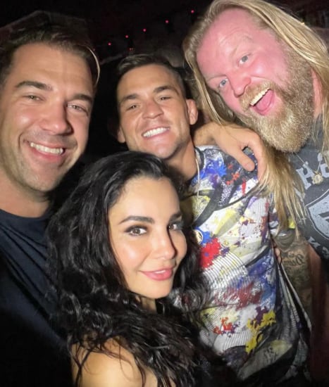 Lewis Howes con Martha Higareda