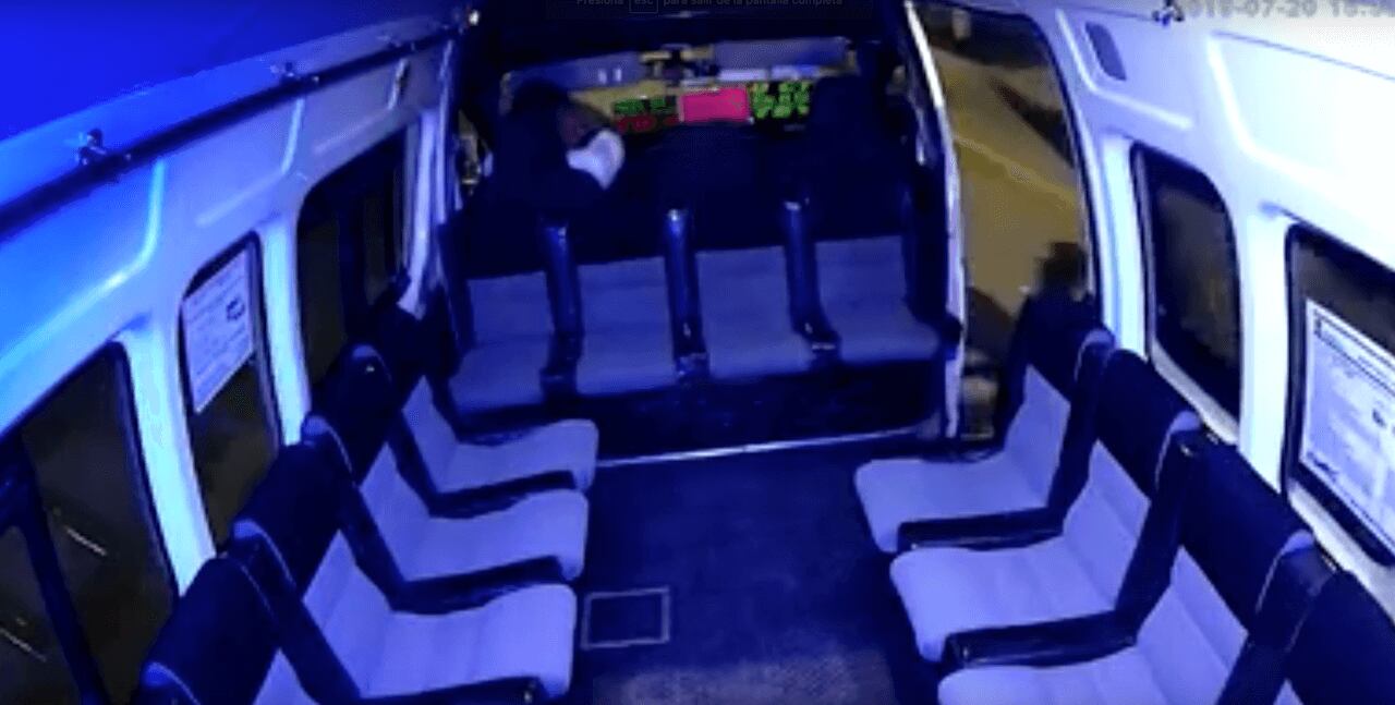 La combi viajaba semivacía.