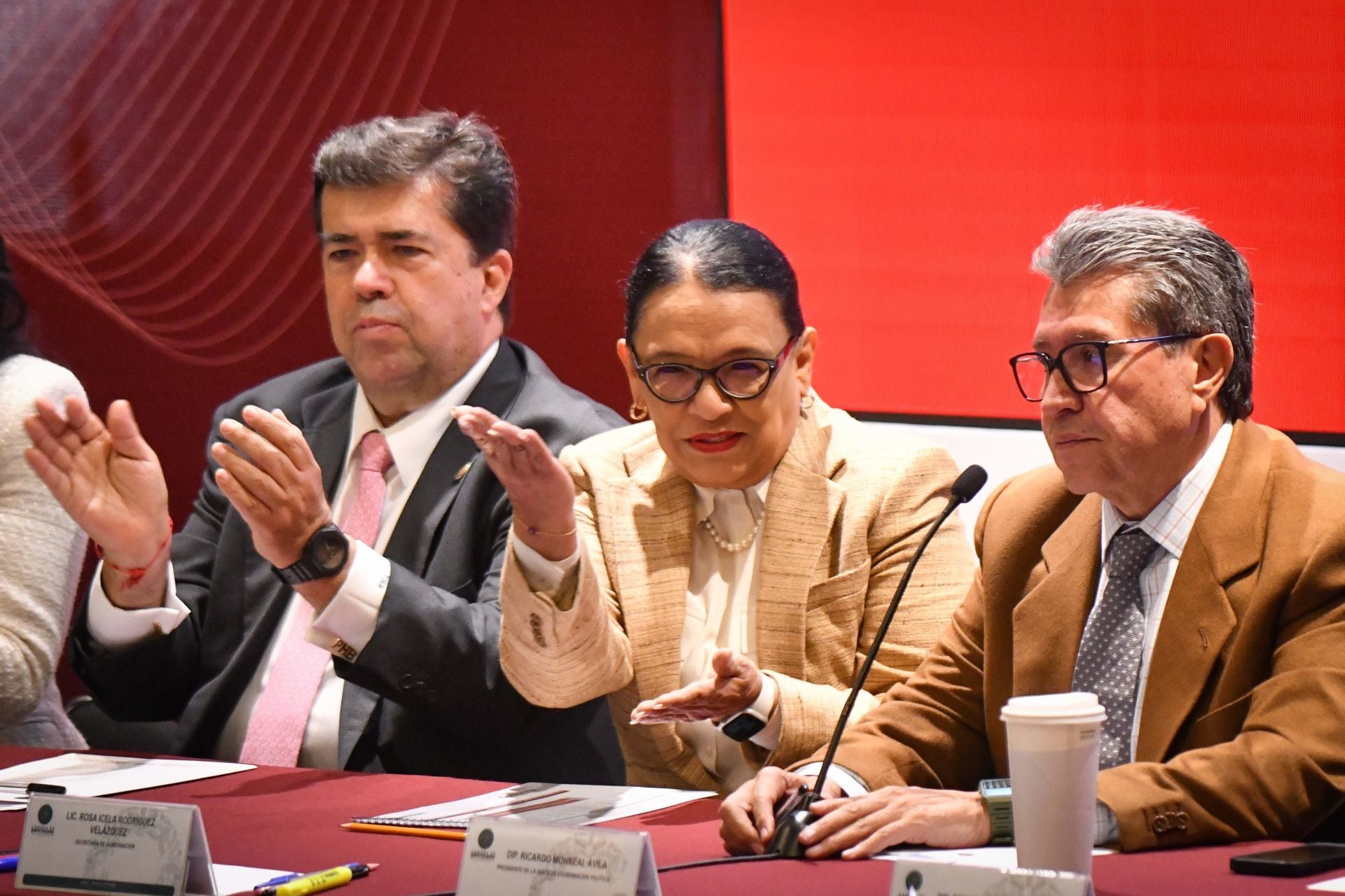 Pedro Haces, diputado de Morena; Rosa Icela Rodríguez, secretaria de Gobernación y Ricardo Monreal, diputado y coordinador de Morena