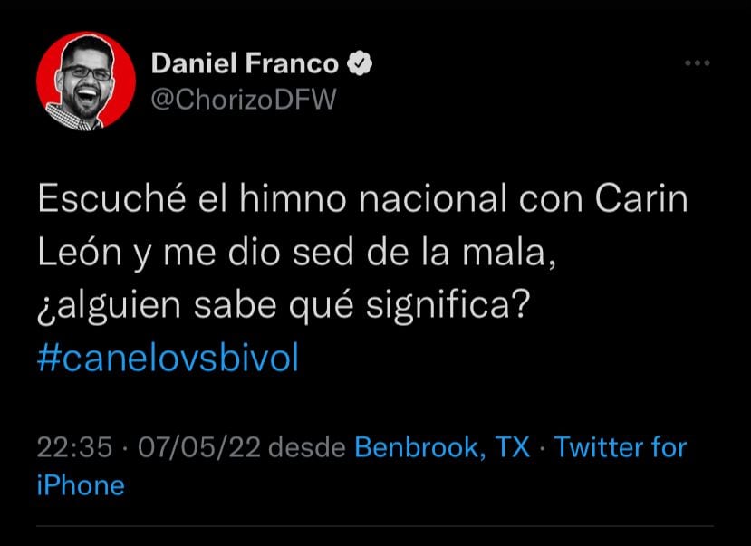 Carín León despertó la "sed de la mala" en los mexicanos con el himno nacional.