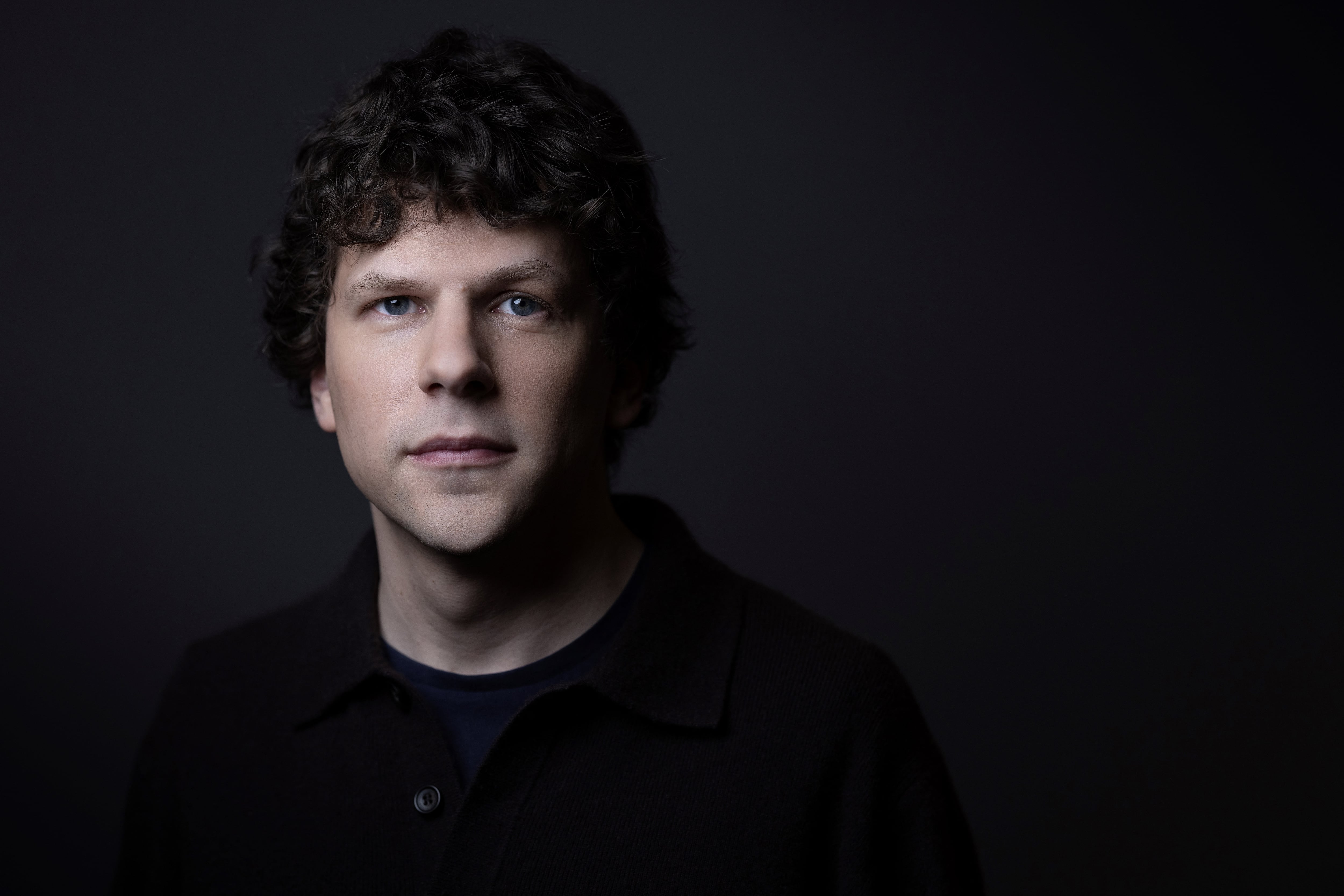 Jesse Eisenberg ya no quiere ser relacionado con Mark Zuckerberg, CEO de Facebook