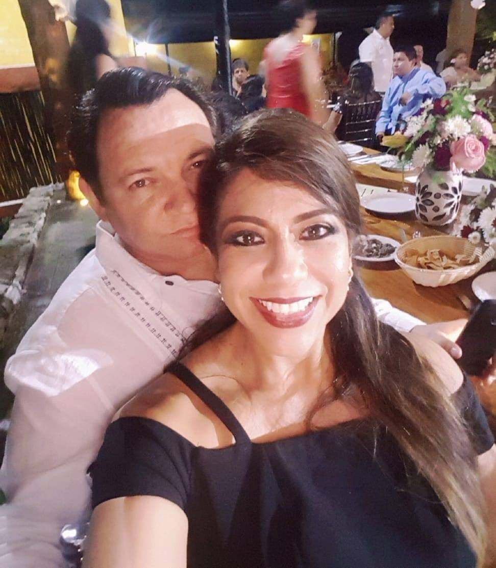 Huacho Díaz Mena y su esposa Wendy Méndez