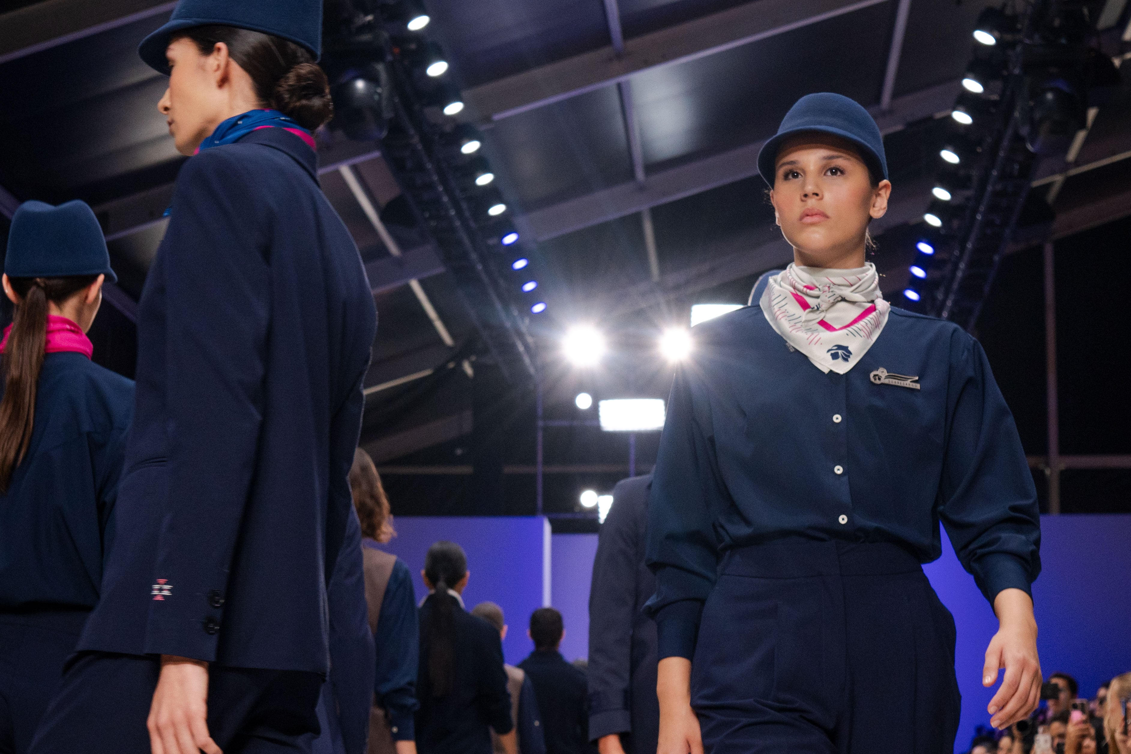 Nuevo diseño del uniforme de los sobrecargos de Aeroméxico