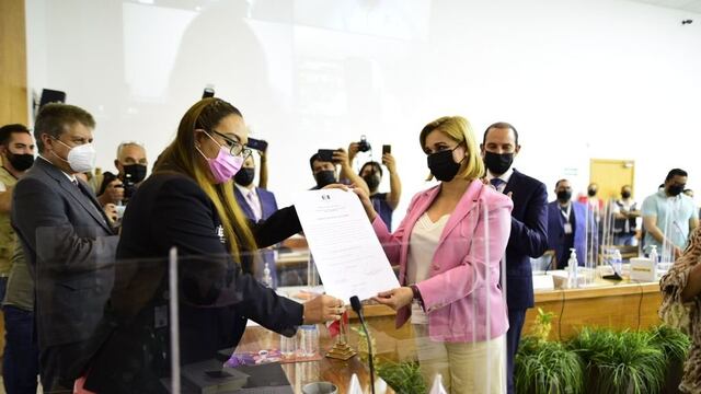 Maru Campos recibió la constancia de mayoría en el Instituto Electoral de Chihuahua