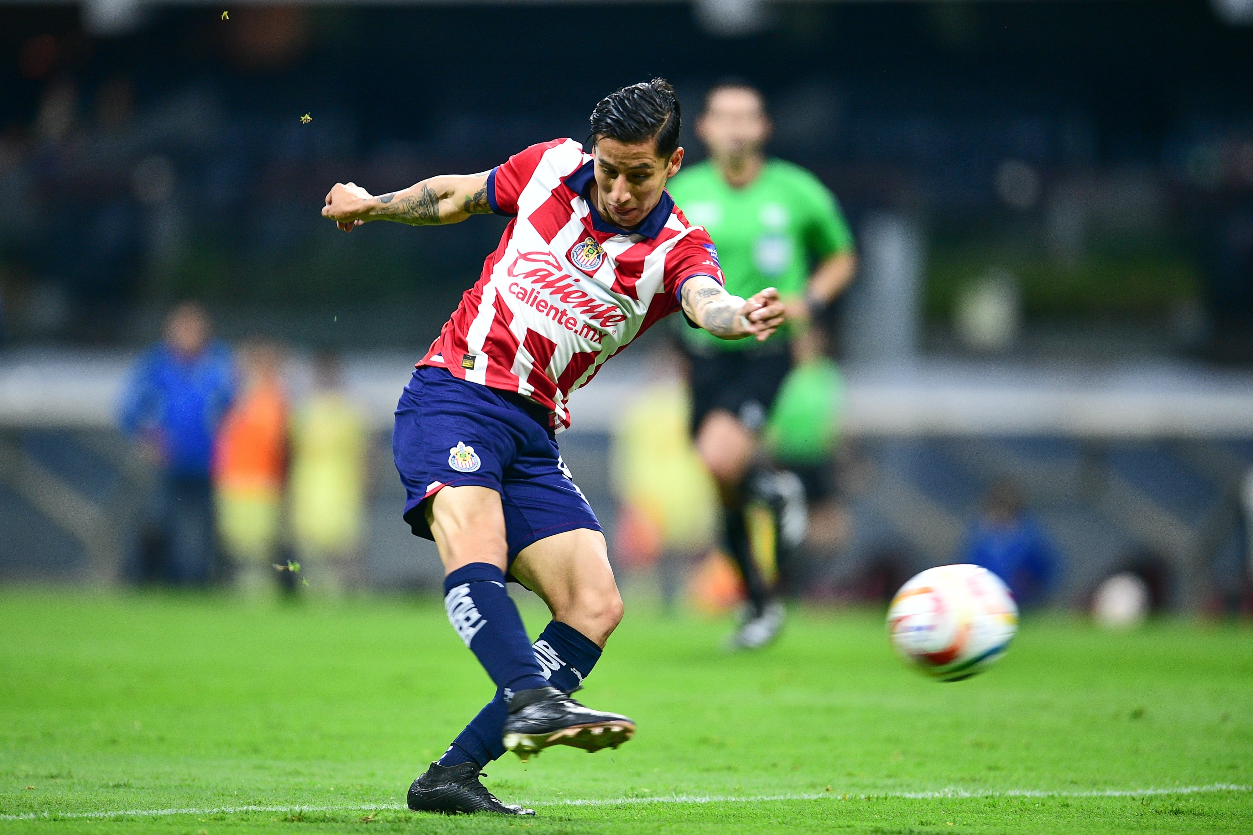 Ronaldo Cisneros deja a Chivas