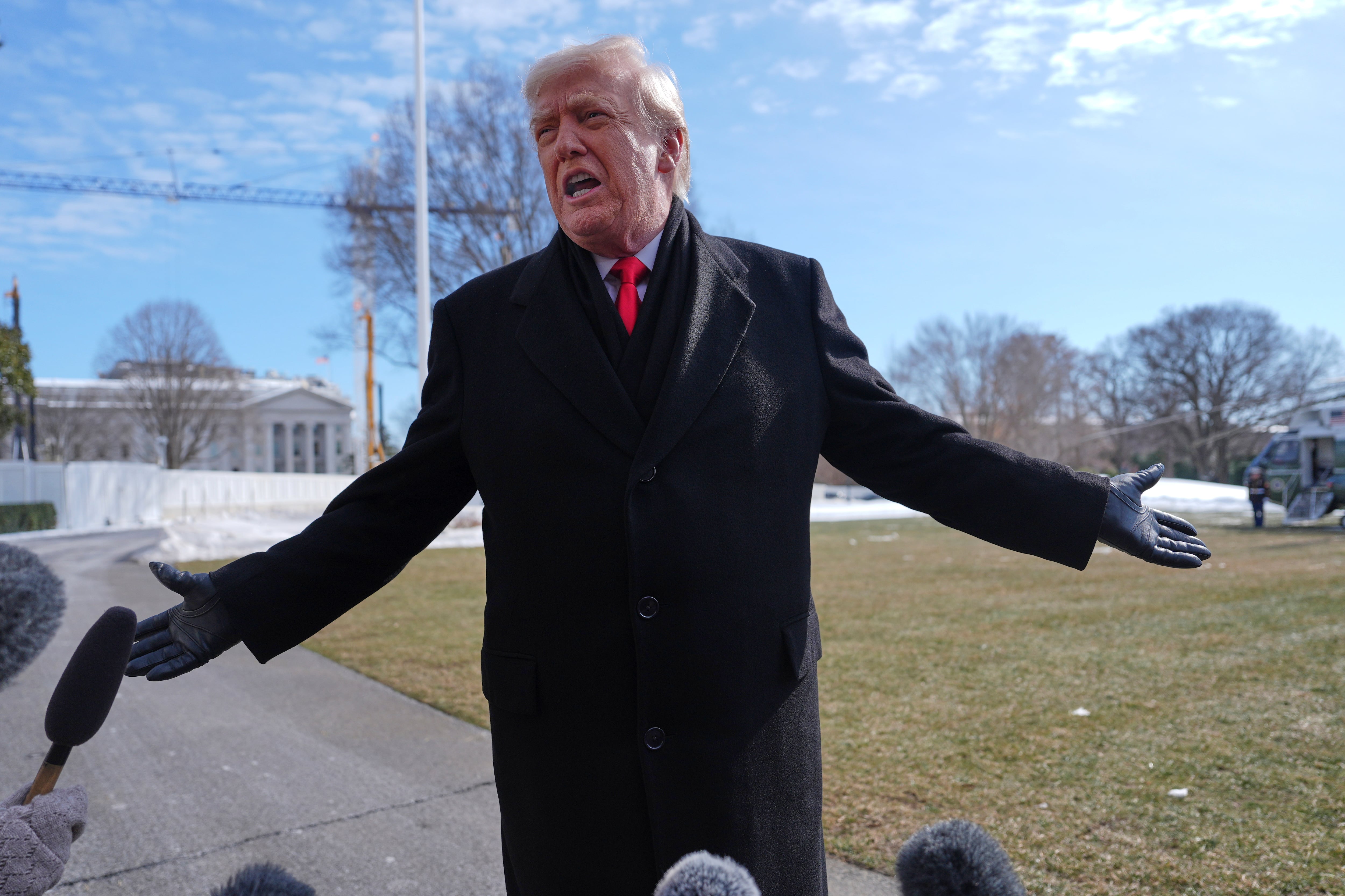 Donald Trump envía flota armada a Irán