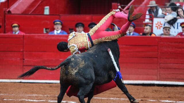 Héctor Gutiérrez sufre brutal cornada en la Plaza de Toros México