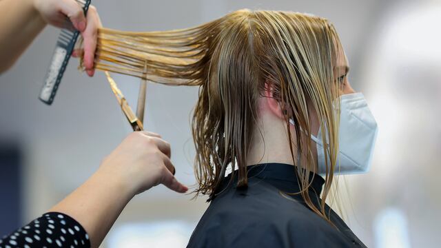 Este es el ritual de corte de cabello para la noche de San Juan