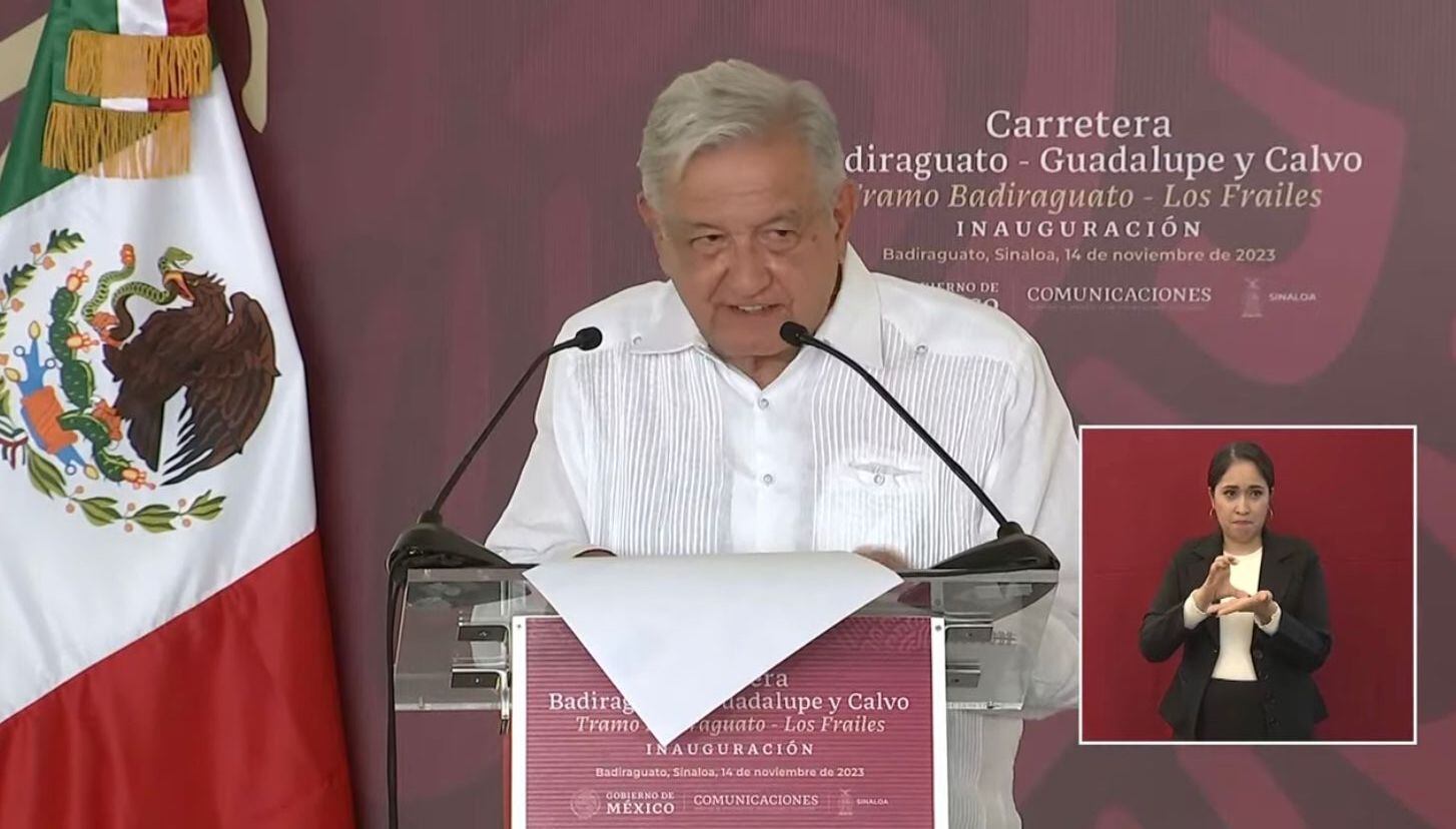 AMLO en ceremonia de inauguración de carretera de Badiraguato