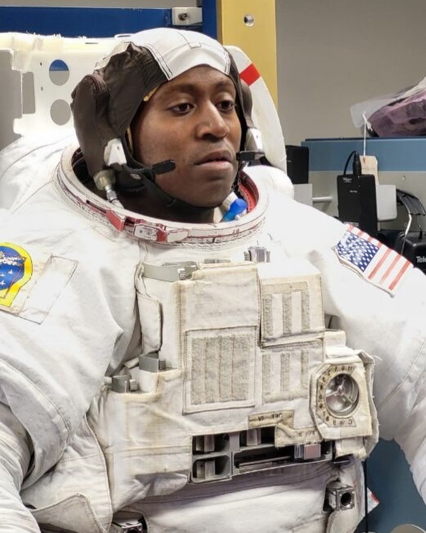 ¿Quién es Andre Douglas? Ingeniero americano y miembro de la tripulación Artemis III
