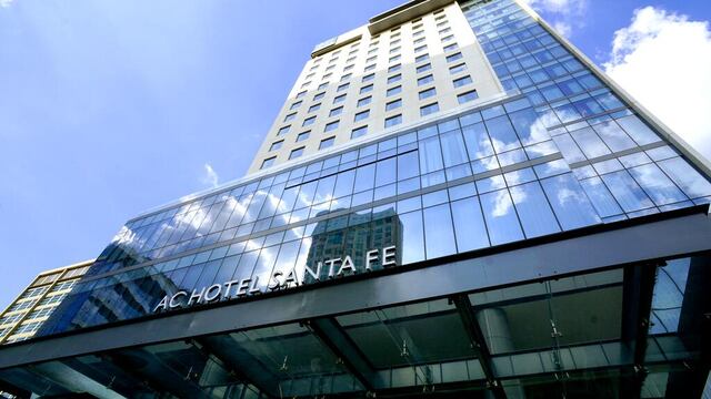 Muere pareja tras caer del tercer piso de un hotel en Santa Fe