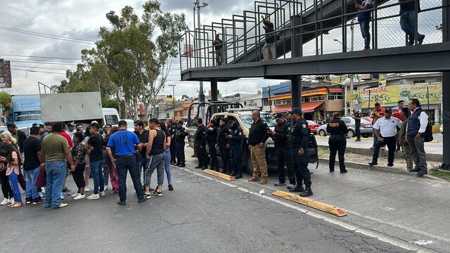 Policía municipal atropella a mujer y es golpeado