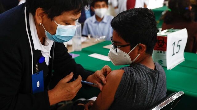 En la foto, vacunación a niños con comorbilidades