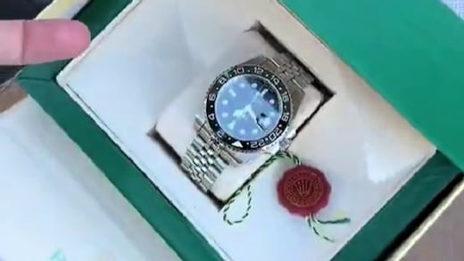 El presunto Rolex que apareció tirado tras las protestas en Francia