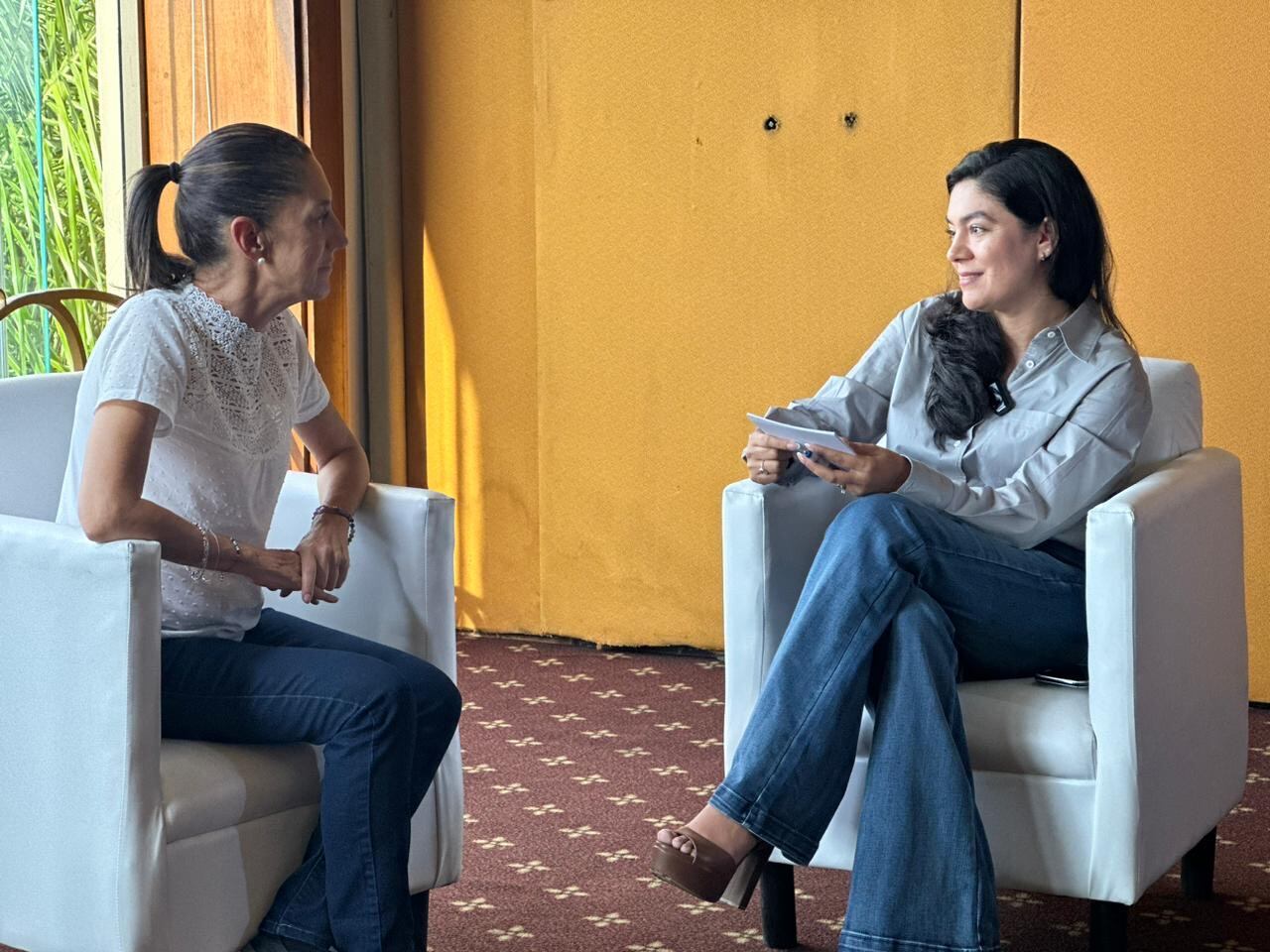 Claudia Sheinbaum y Vanessa Félix en entrevista