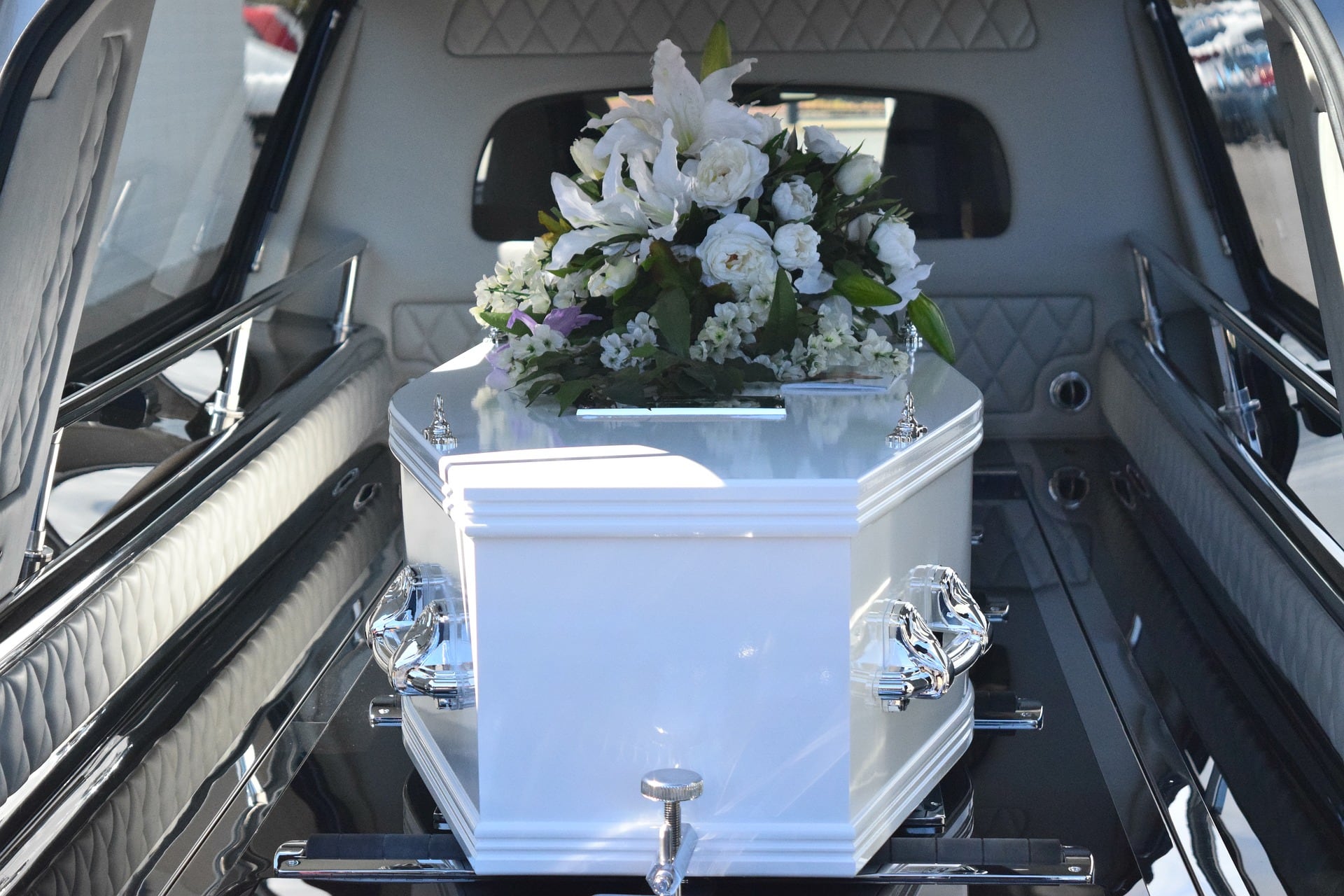 Ataúd en funeral