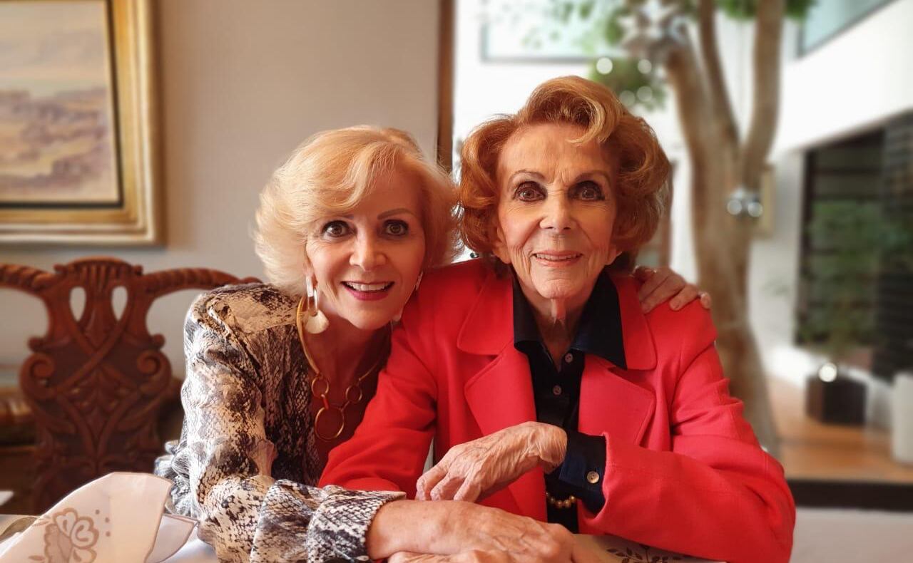 Laura Morán Servín (derecha) y Alejandra Cuevas Morán