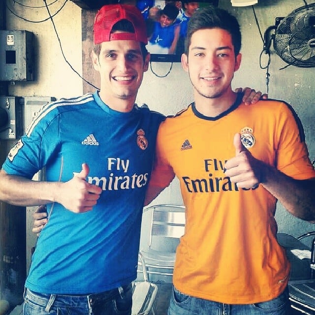 Adrián Marcelo con su hermano, Ricardo Moreno.