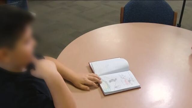 Niño escribe y publica su propio libro