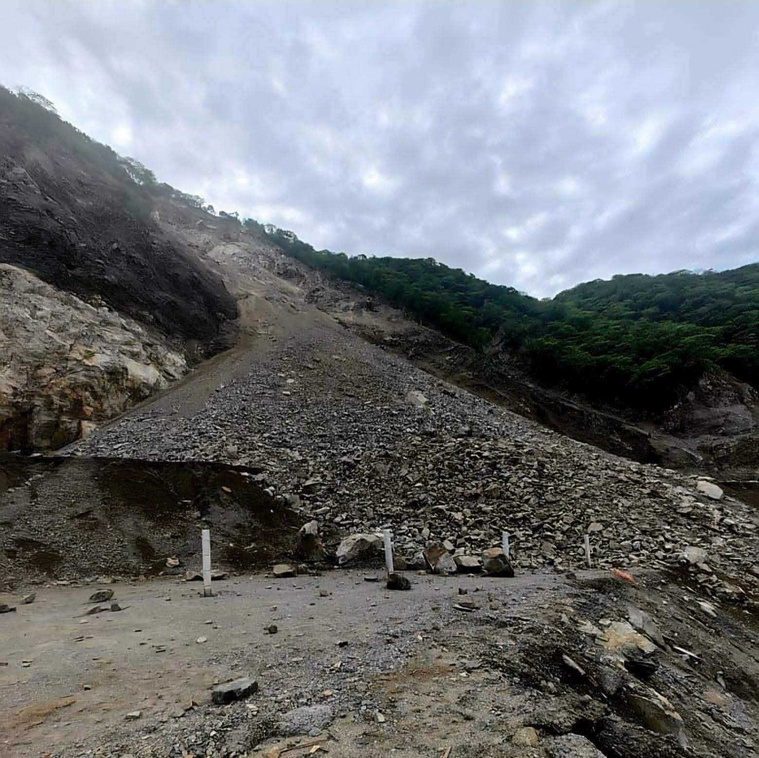 Colapsa túnel El Tornillo de la carretera Mitla-Istmo en Oaxaca
