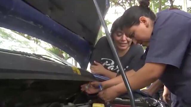 Mujeres toman curso de mecánica automotriz en Oaxaca