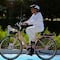 Cambio climático: Activista de 72 años viaja en bicicleta por una decena de países para enviar un mensaje