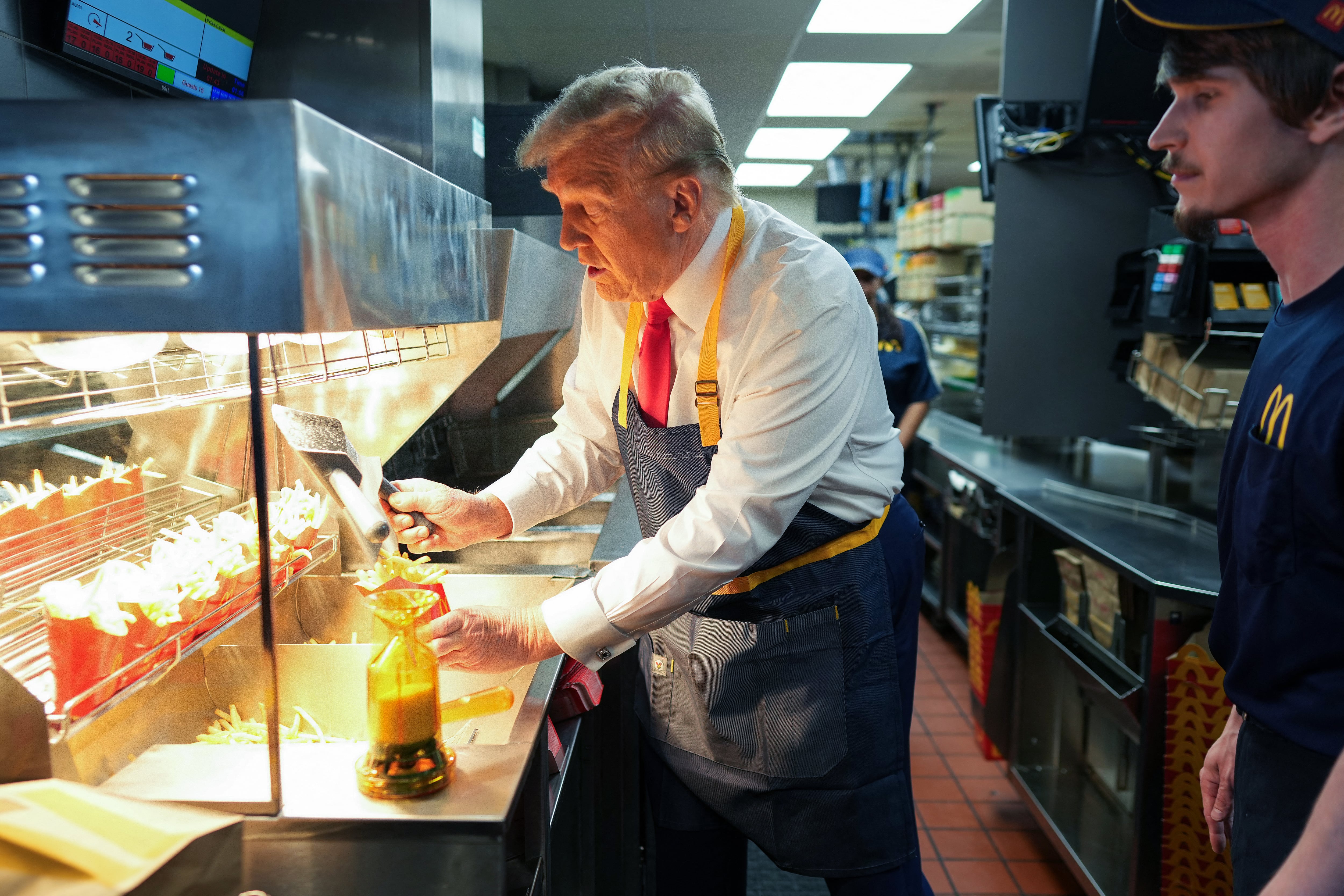 Donald Trump trabaja en McDonalds por un día