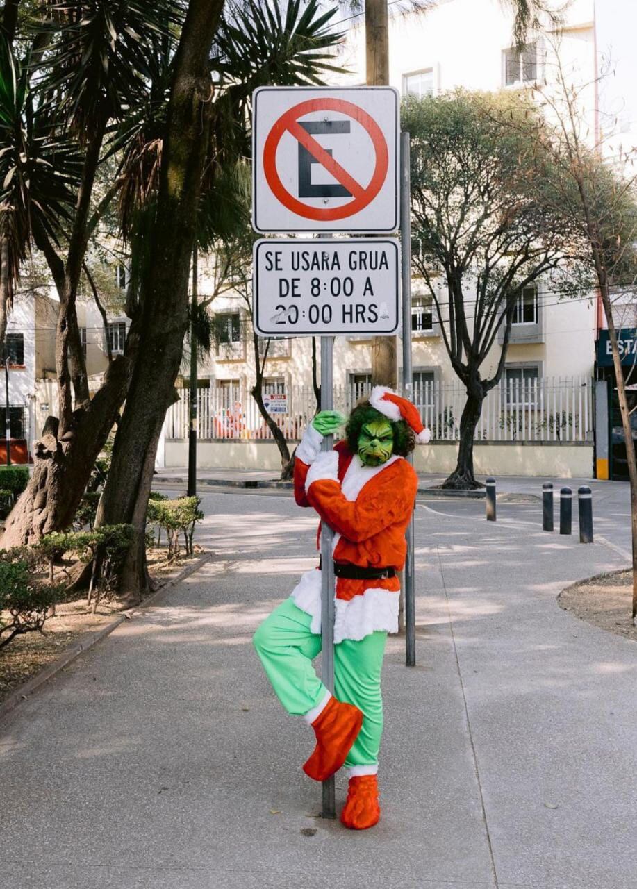 Luisito Comunica se disfraza como El Grinch