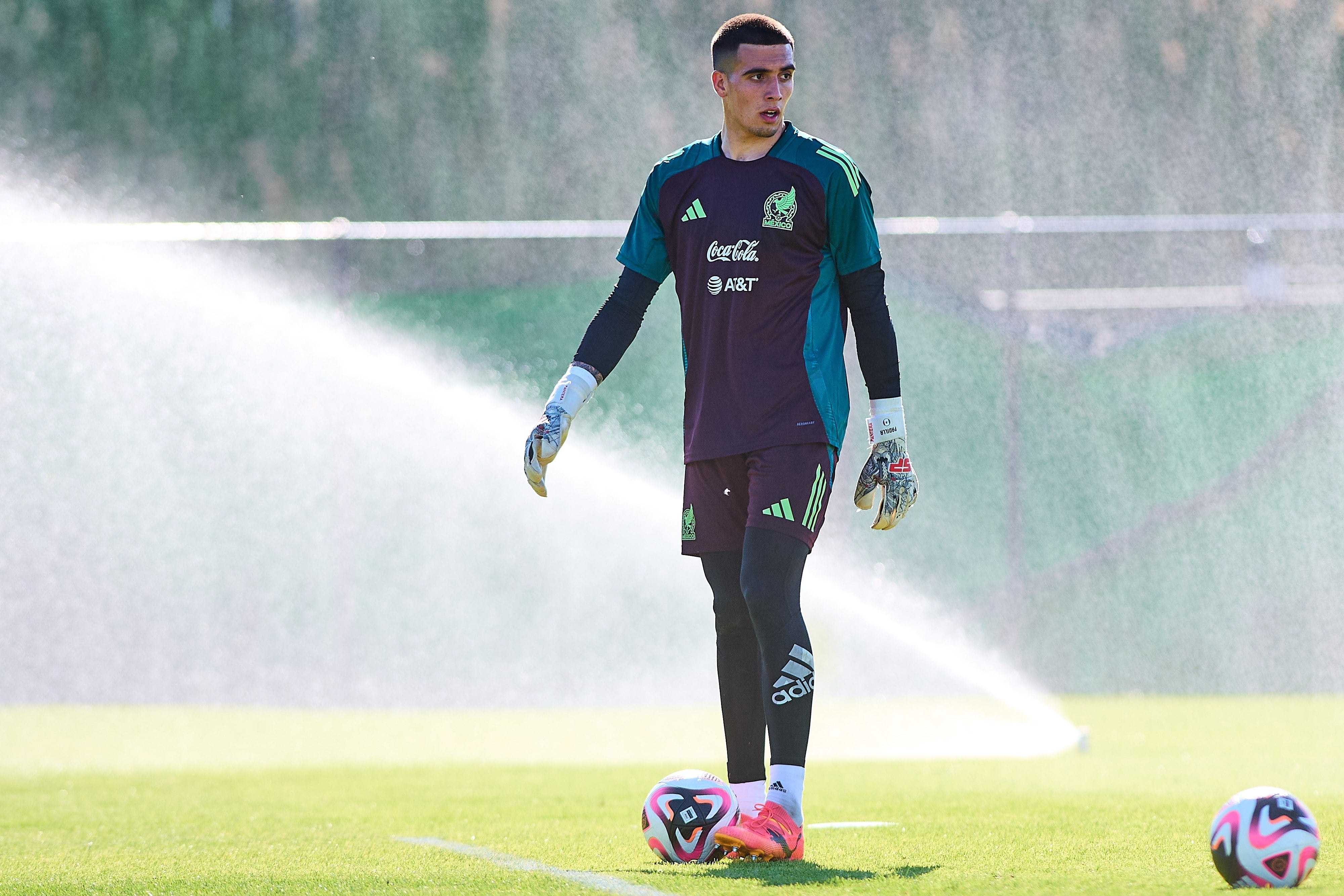 Alex Padilla llega con la Selección Mexicana